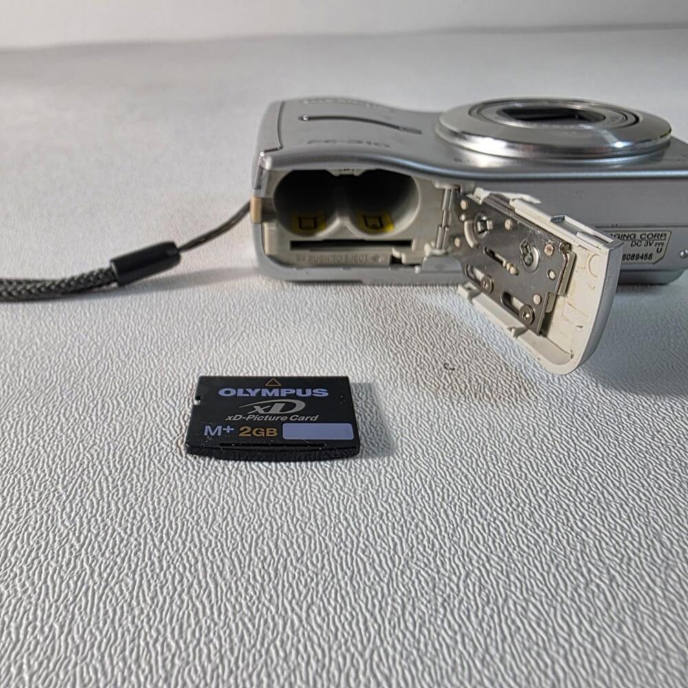 Olympus FE-310 Digital Camera 8.0MP 5x Optical Zoom Silver W/2GB XD Card Tested - Picture 9 of 9